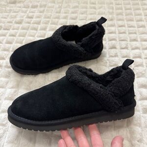 Ugg Koolaburra 10 Advay Black Suede Slip On Booties Ankle Boots